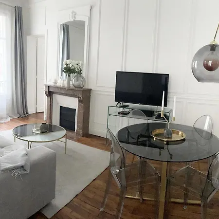 Prestige à Luxe, Calme Et Proche Tour Eiffel Et Champs-élysées Apartamento Paris