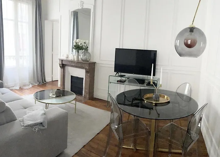Prestige à Luxe, Calme Et Proche Tour Eiffel Et Champs-élysées Apartamento París