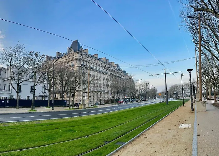 Prestige à Luxe, Calme Et Proche Tour Eiffel Et Champs-élysées Apartamento París