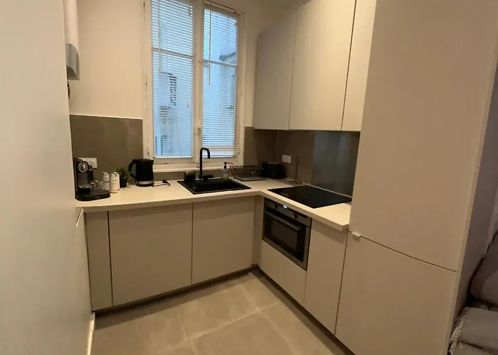 Prestige à Luxe, Calme Et Proche Tour Eiffel Et Champs-élysées