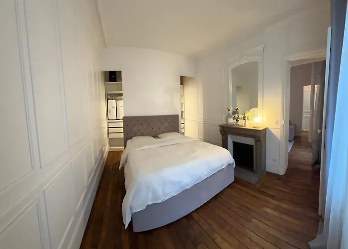 Prestige à Luxe, Calme Et Proche Tour Eiffel Et Champs-élysées Apartamento